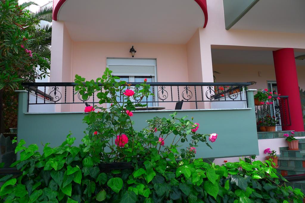 Апартаменты George & Sia'S House Неос-Мармарас Номер фото